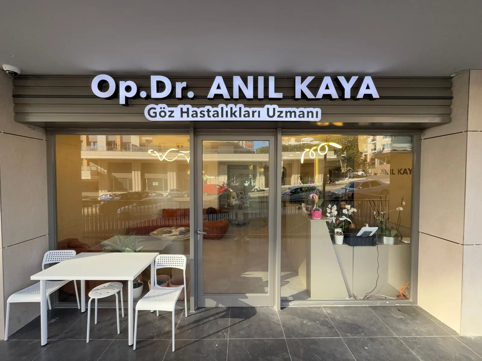 Op. Dr. Anıl Kaya