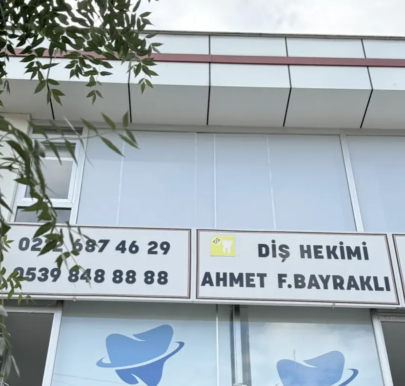 Diş Hekimi Ahmet Fehmi Bayraklı