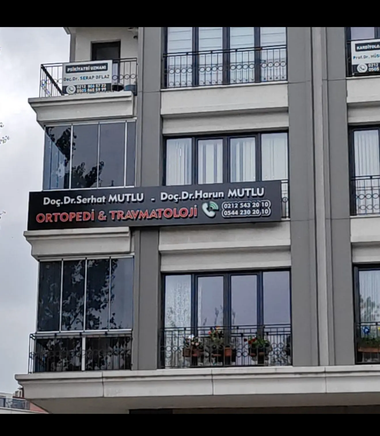 Doç. Dr. Serhat Mutlu Muayenehanesi