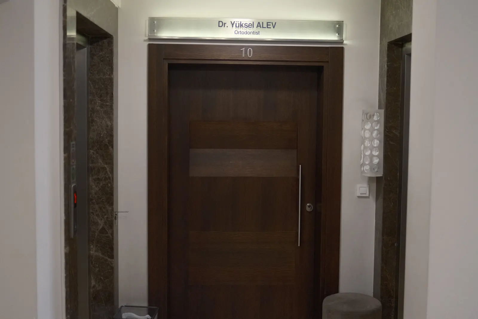 Dt. Yüksel Alev Muayenehanesi