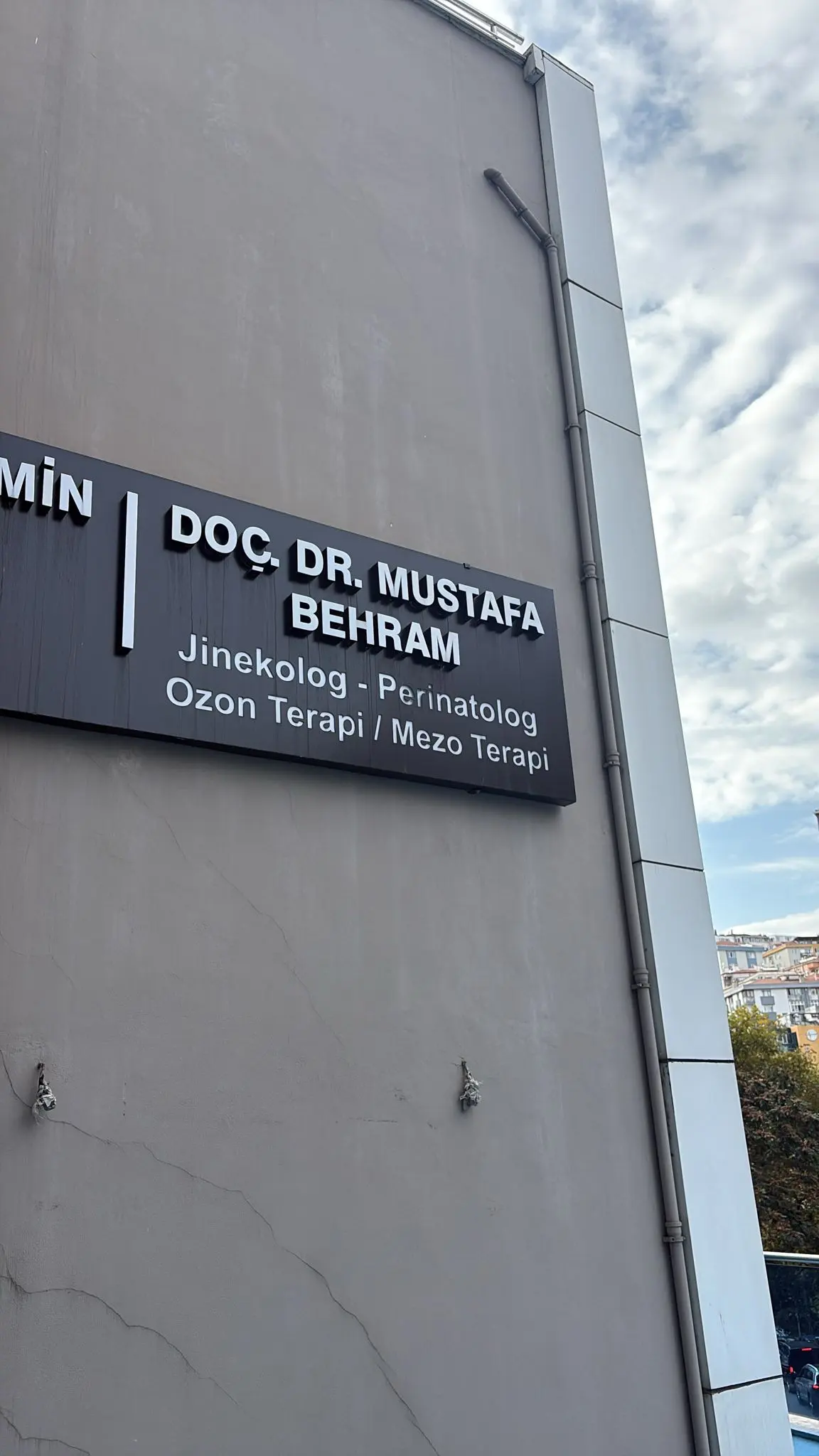 Doç. Dr. Mustafa Behram Muayenehanesi