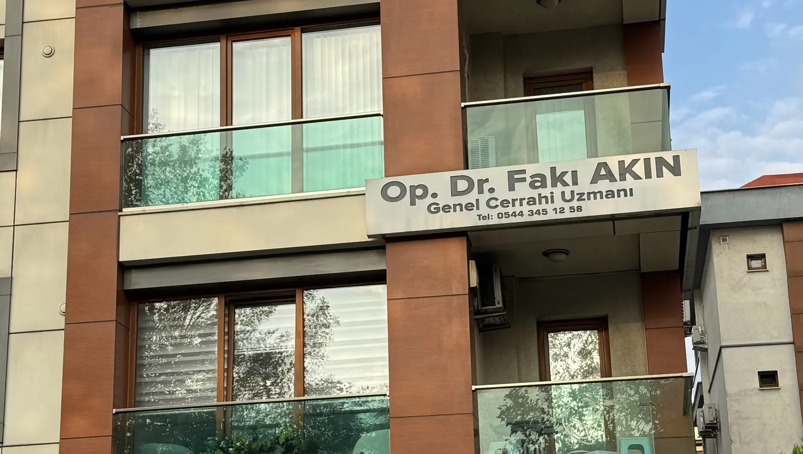 Op. Dr. Fakı AKIN
