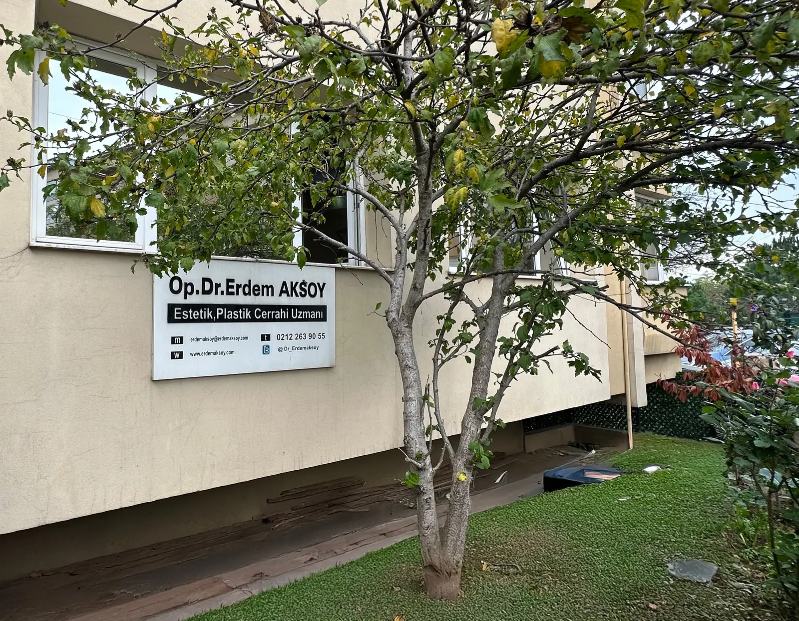 Op. Dr. Erdem Aksoy
