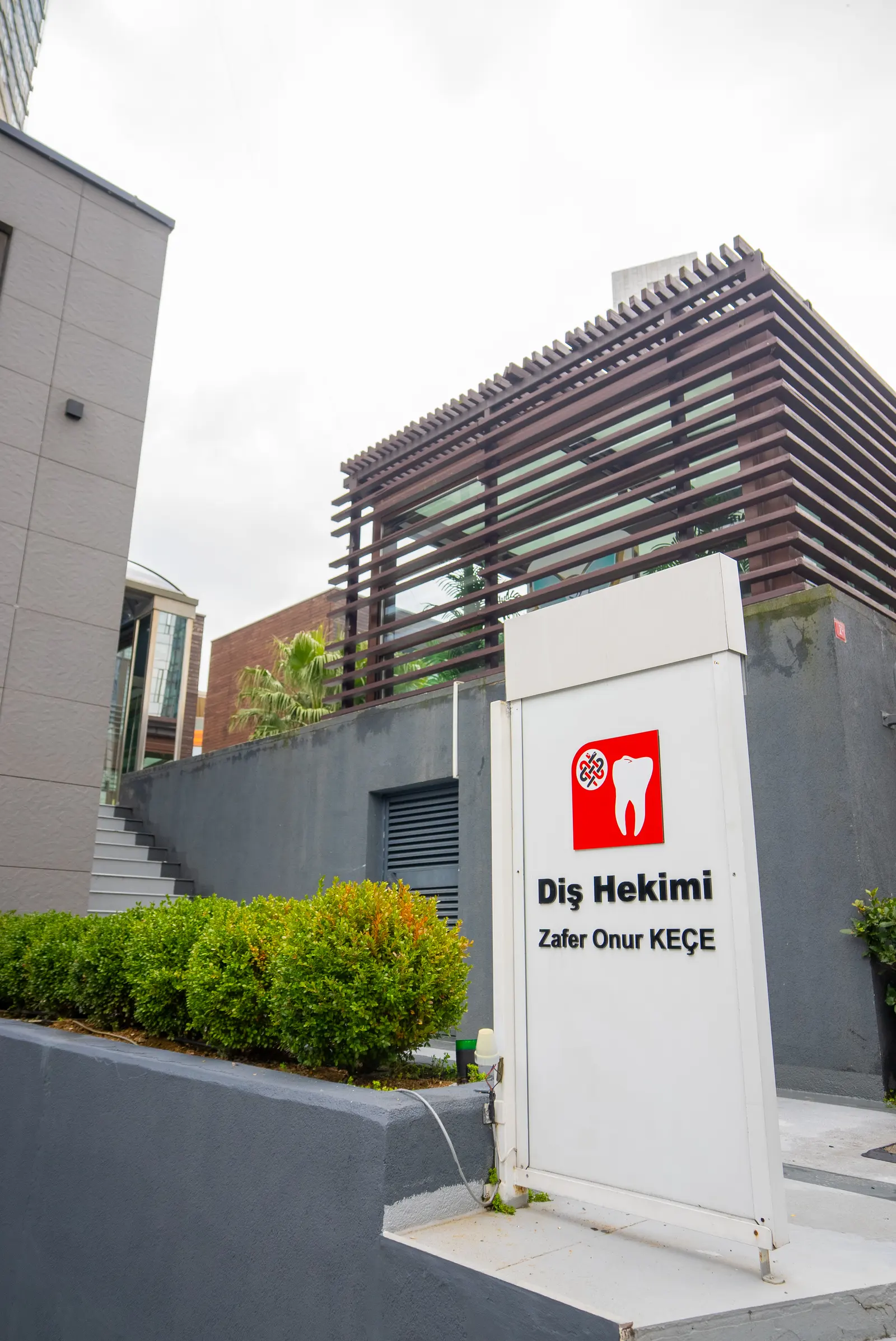 Diş Hekimi Zafer Onur Keçe