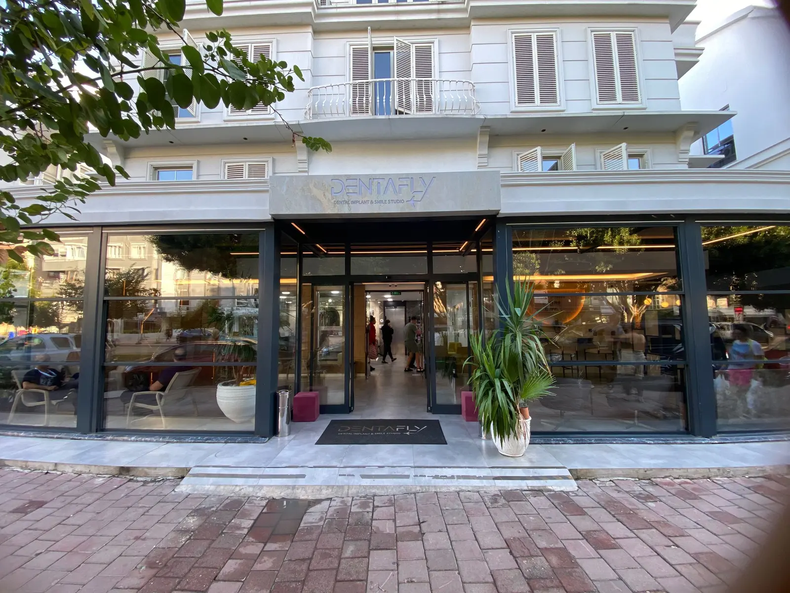 DentaFLY Dental Implant & Smile Studio