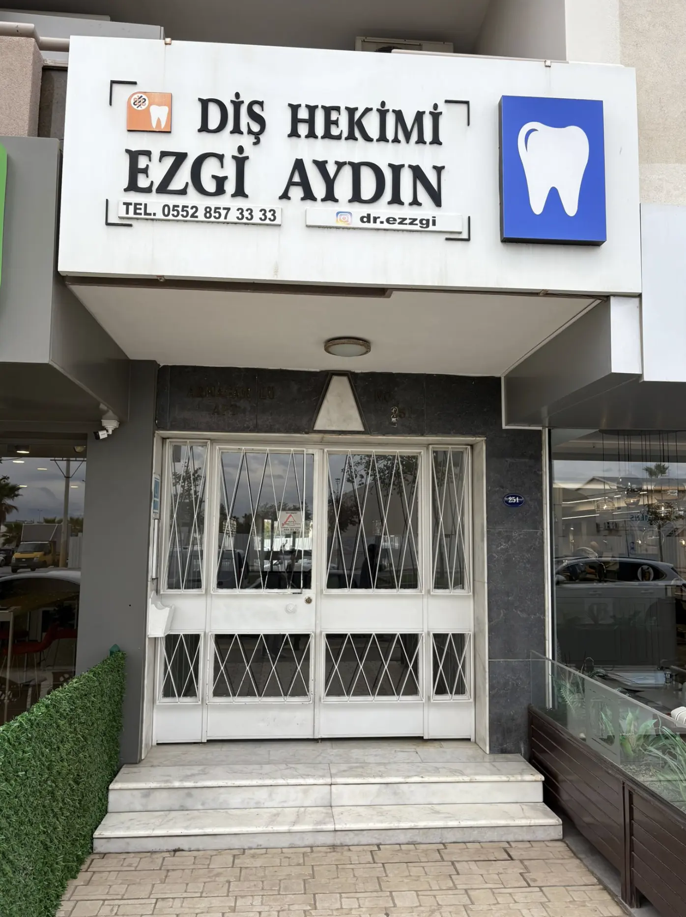 Dt. Ezgi Aydın Diş Muayenehanesi