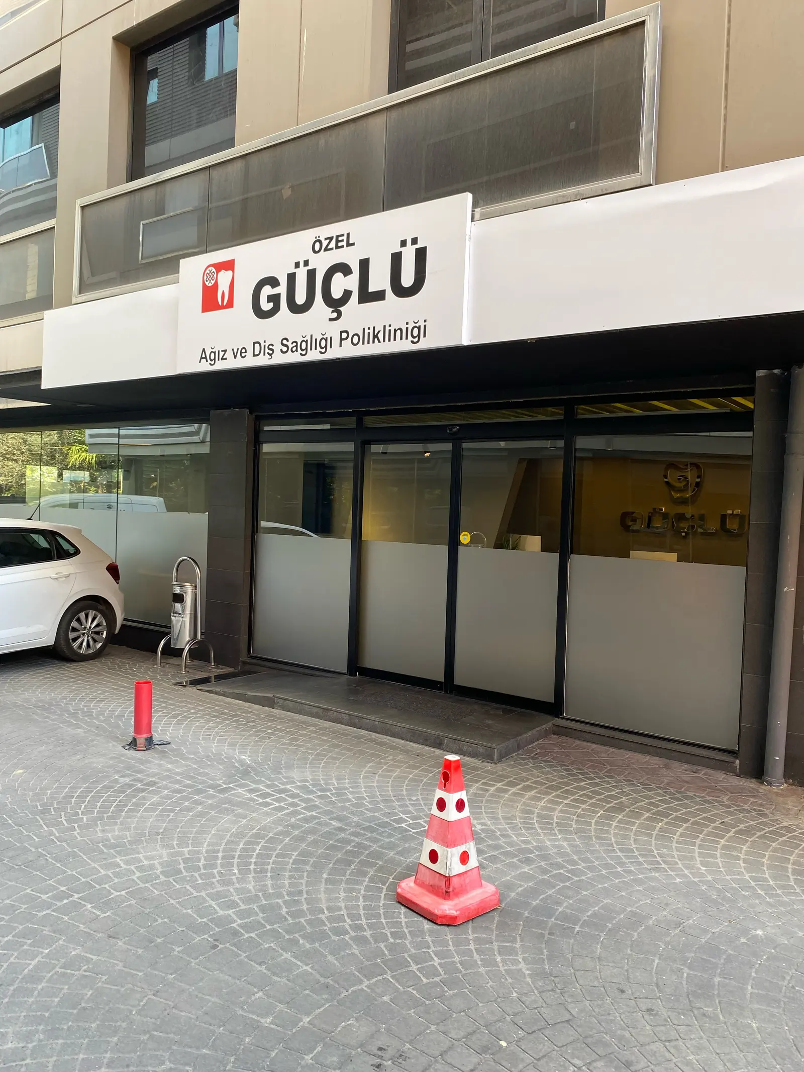 Güçlü Ağız ve Diş Sağlığı Polikliniği