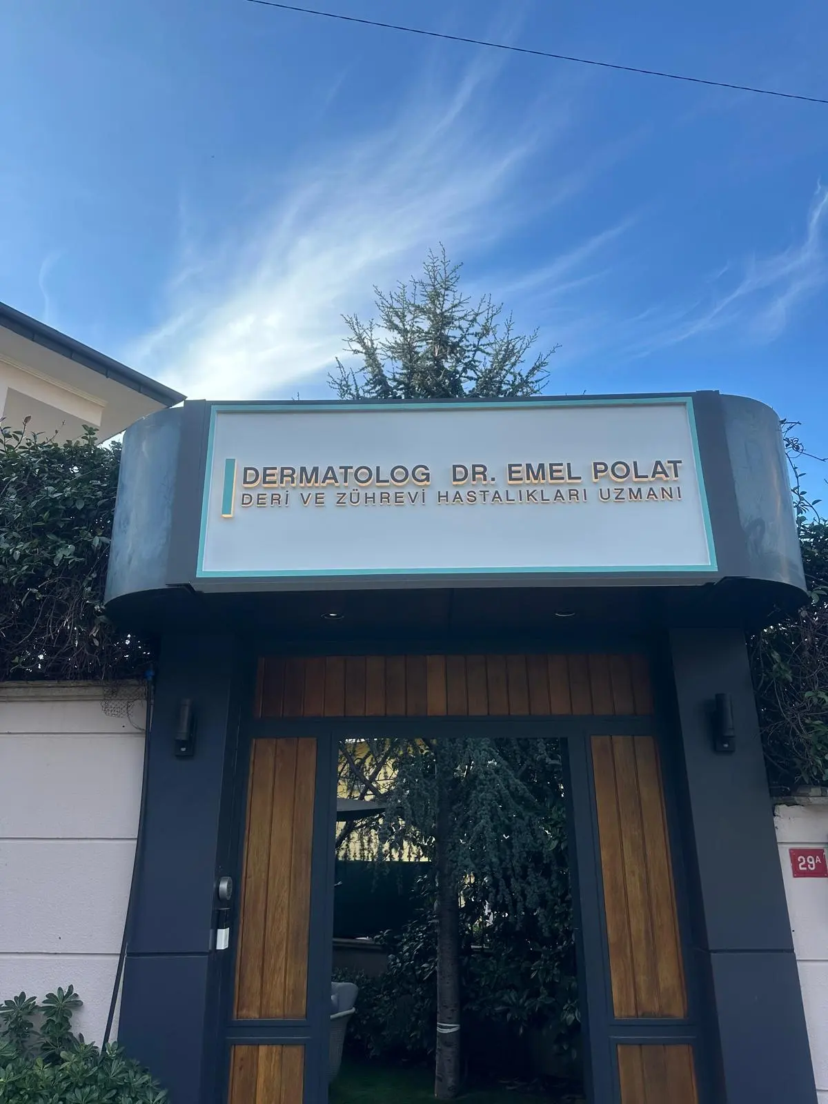 Dermatolog Dr. Emel POLAT