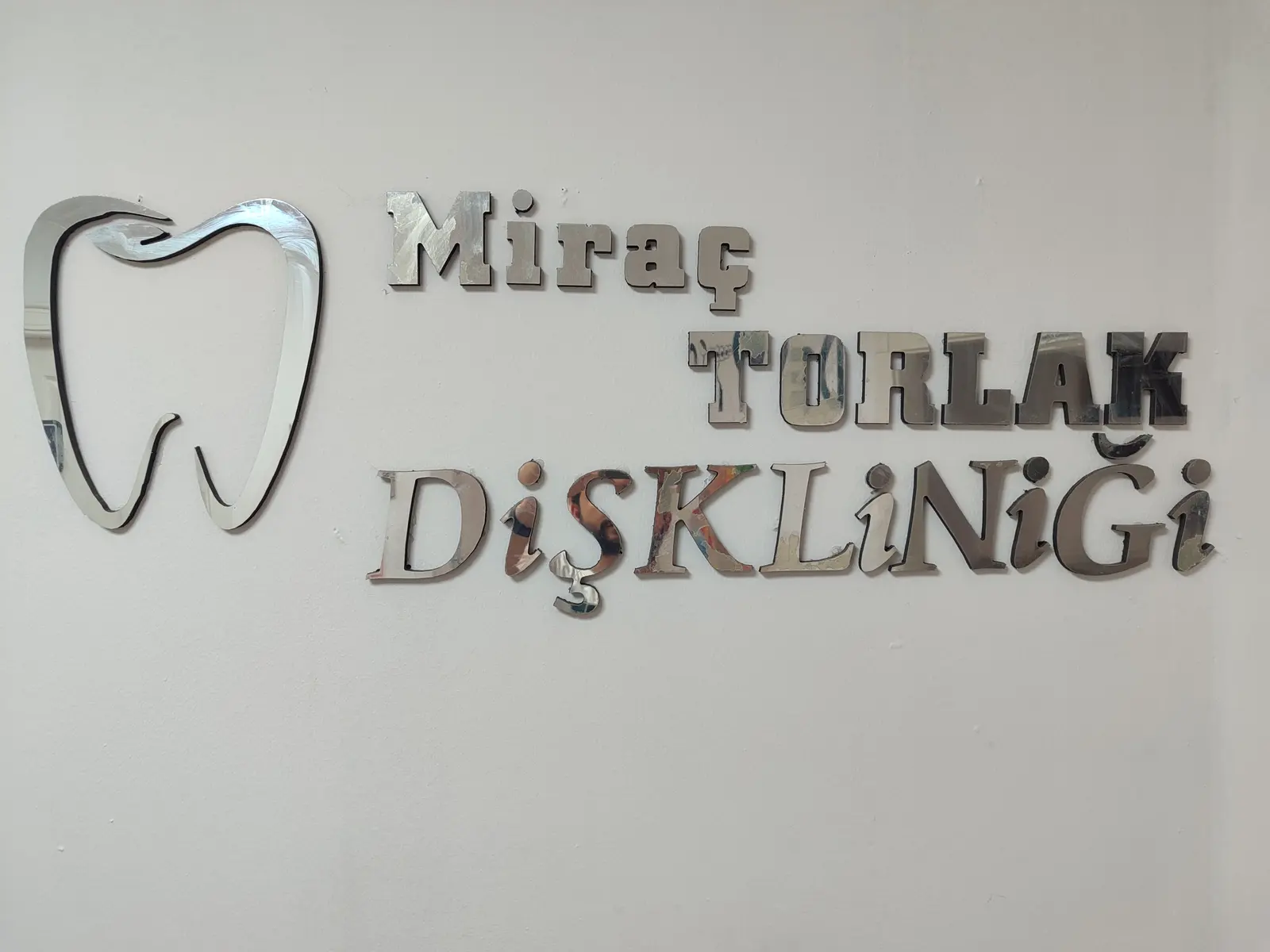 Diş hekimi Miraç Torlak logo