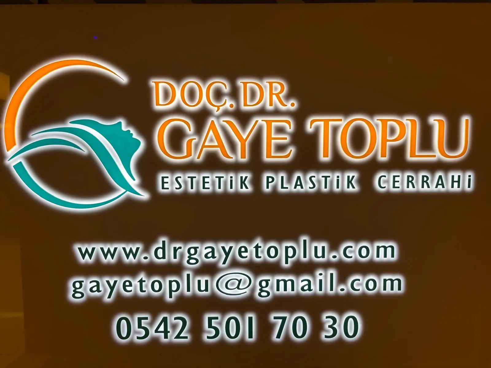 Doç. Dr. Gaye Toplu Muayenehanesi logo