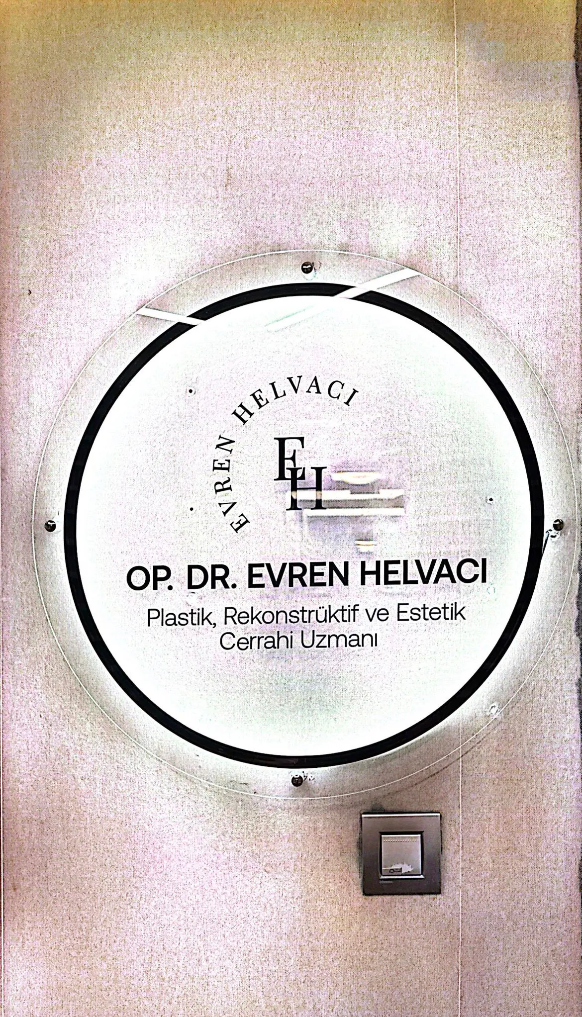 Uzm. Dr. Evren Helvacı Muaynehanesi logo