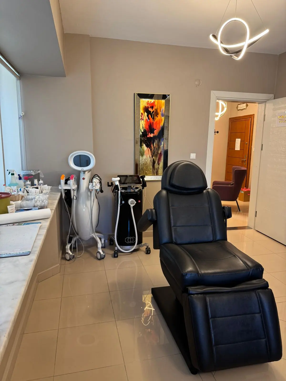 Dr Derya Tekeş Dermatoloji kliniği