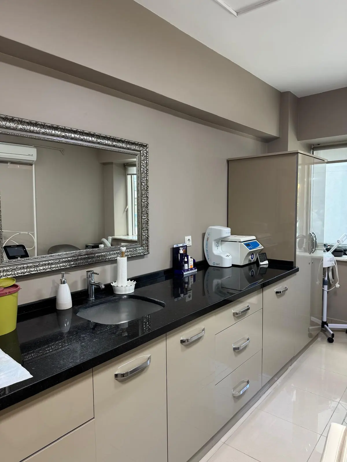 Dr Derya Tekeş Dermatoloji kliniği
