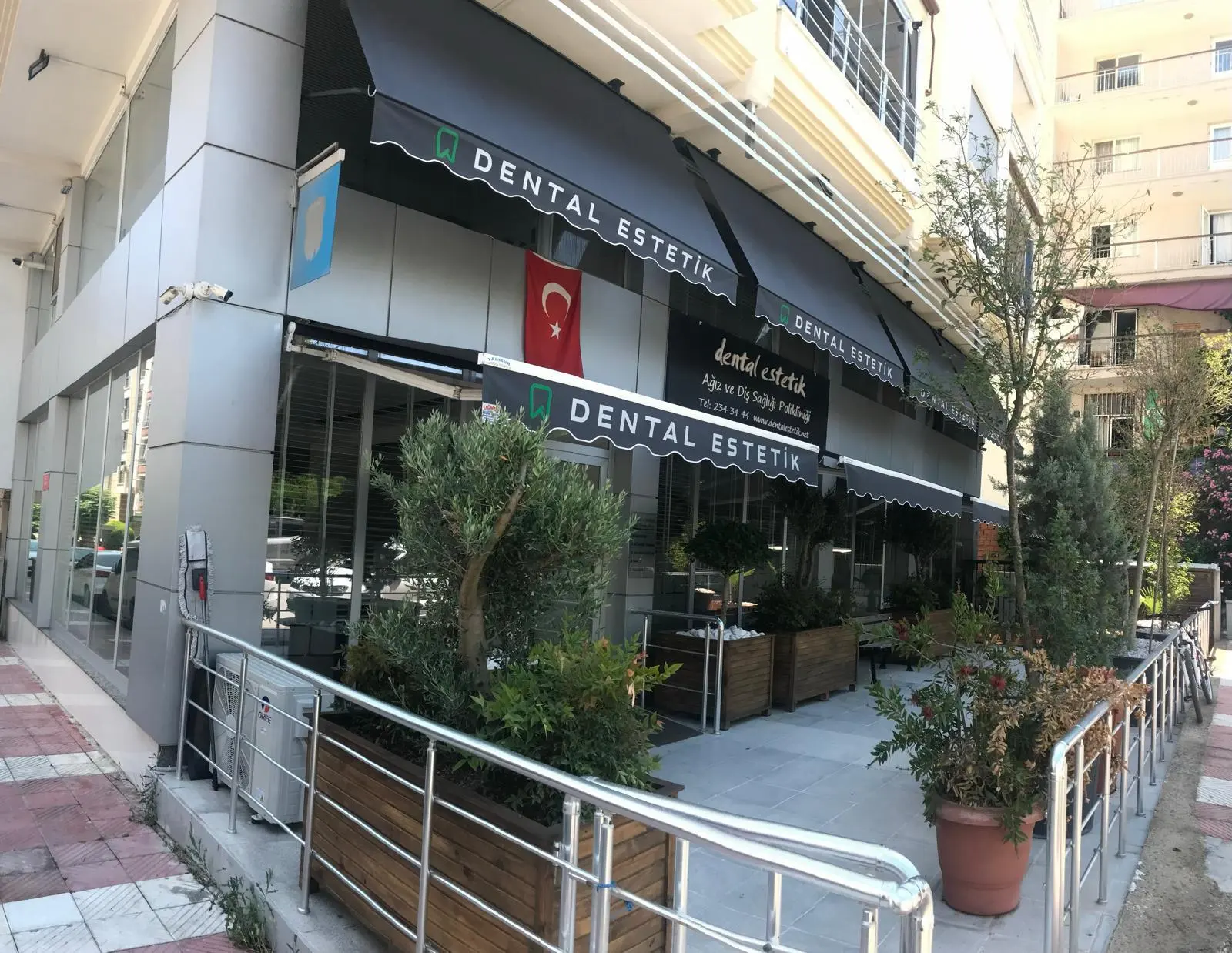 COSMETIC DENTAL