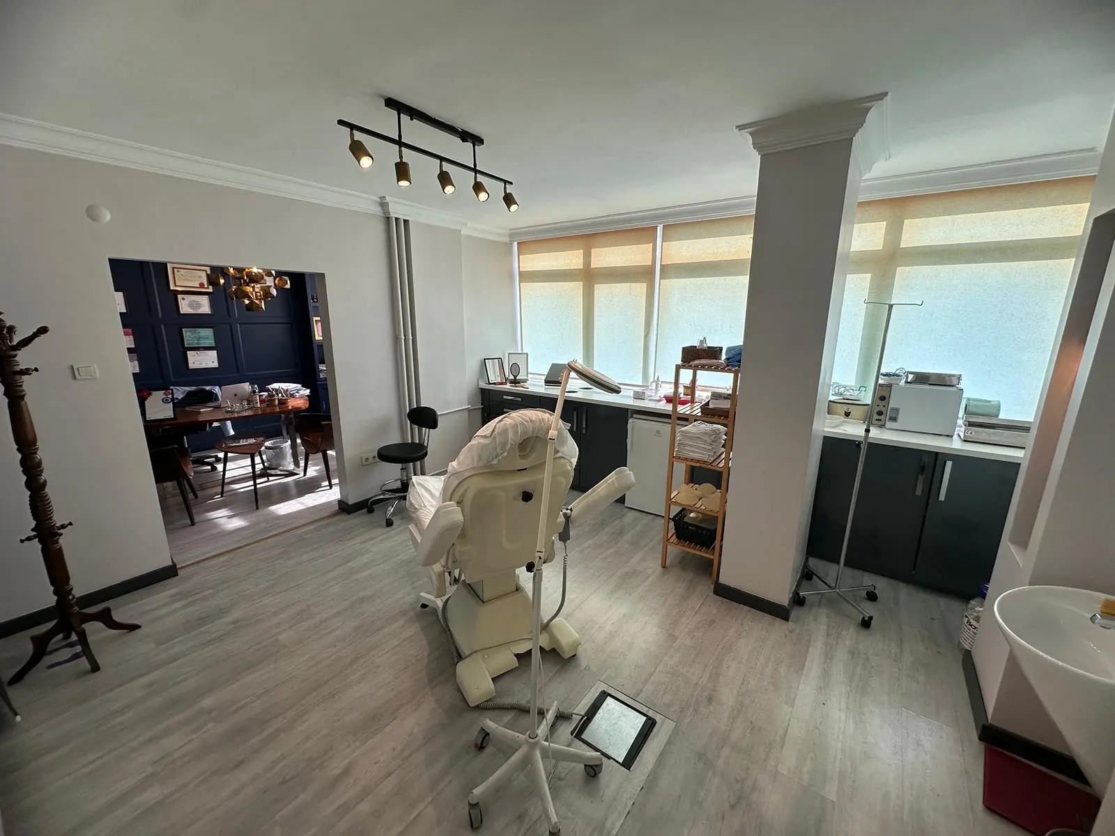 Op. Dr. Asu Deniz Burhanoğlu