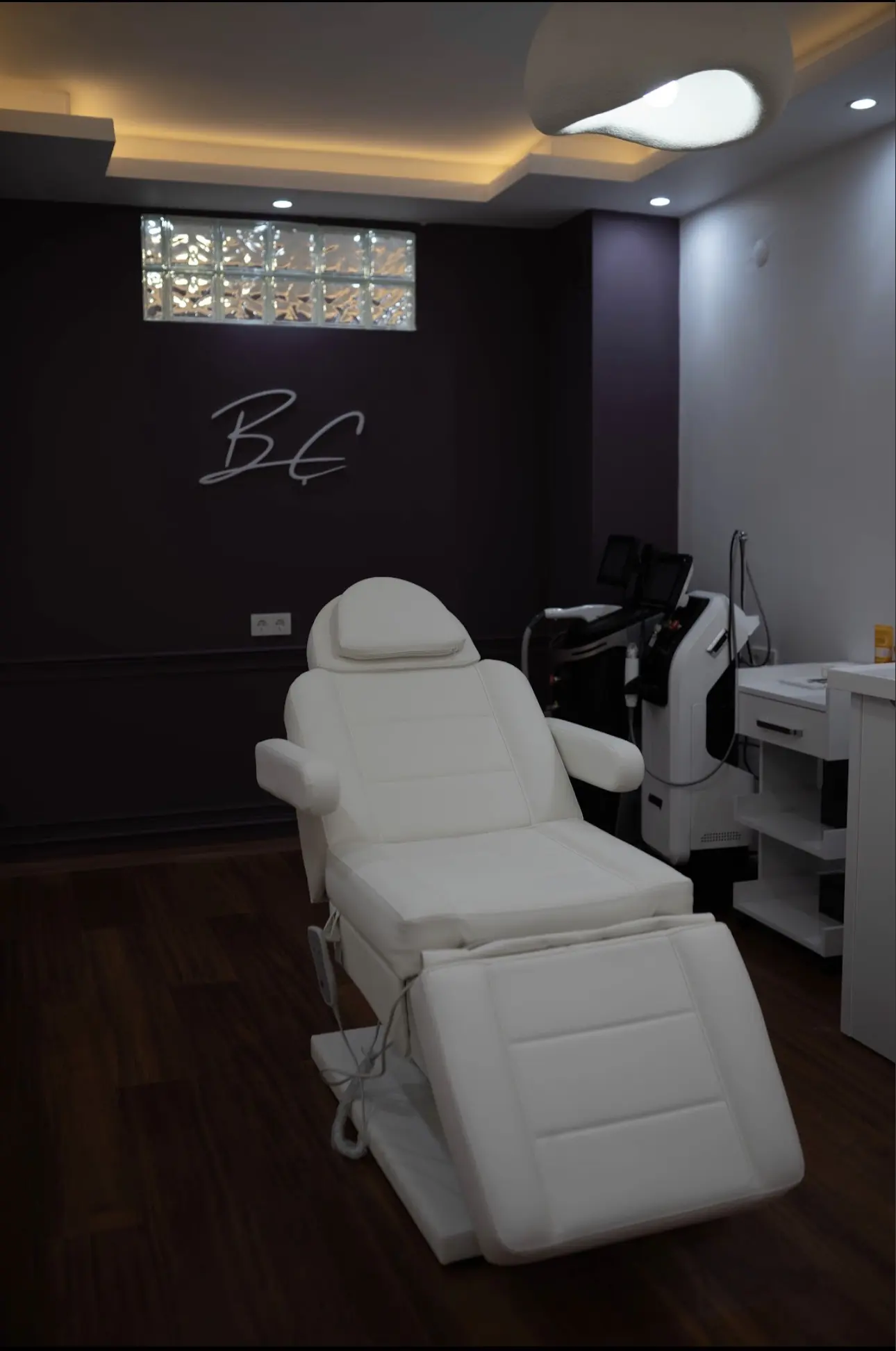 Uzm. Dr. Burcu Çelen Dermatoloji Kliniği