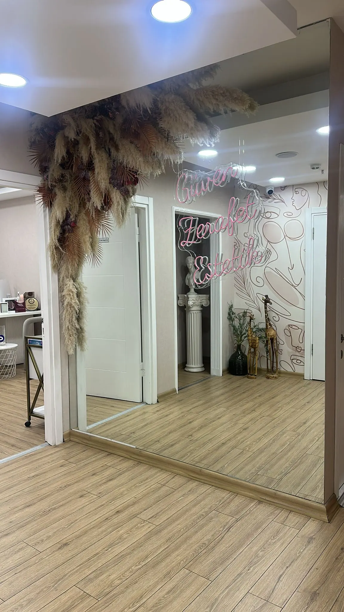 Dermatoloji Uzmanı Dr. Özlem Helvacıoğlu