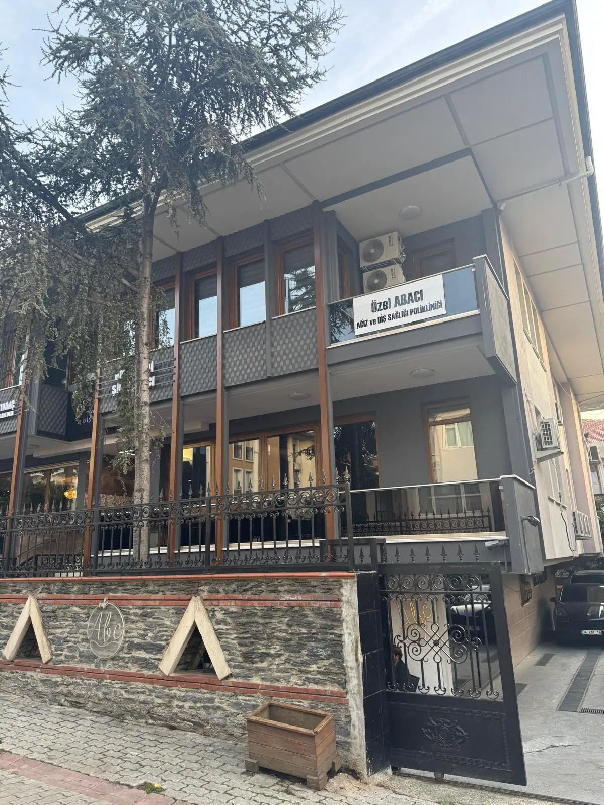 ABACI AĞIZ VE DİŞ SAĞLIĞI POLİKLİNİĞİ