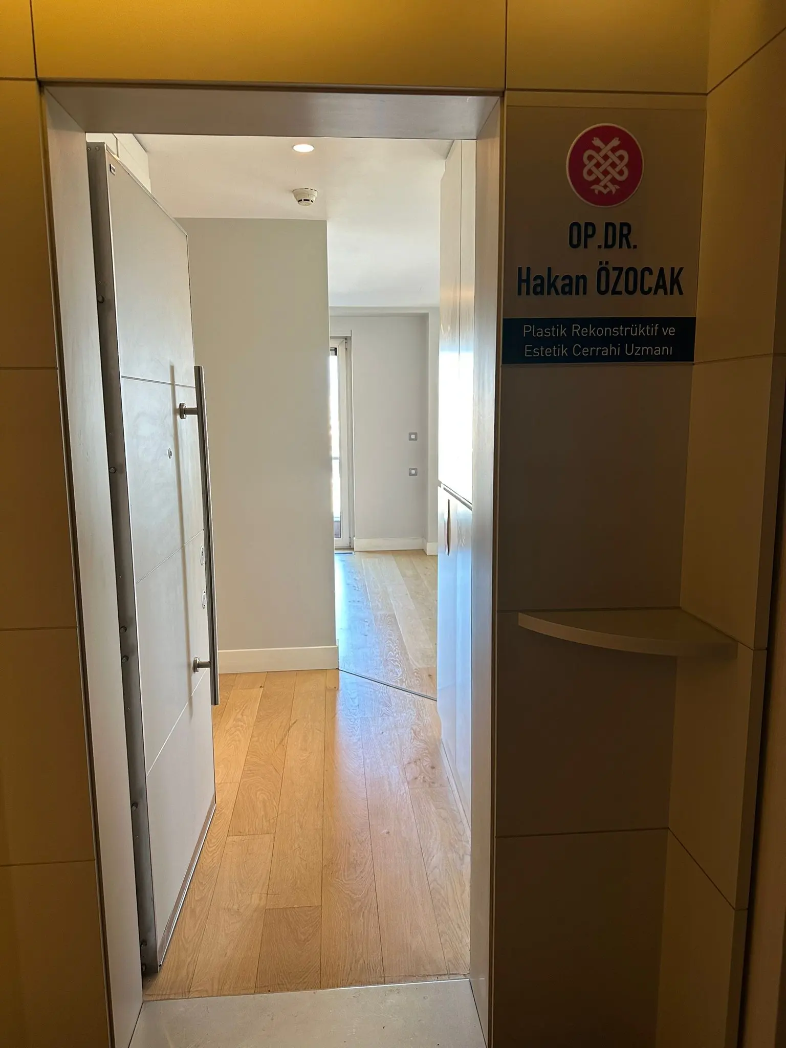 Op. Dr. Hakan ÖZOCAK