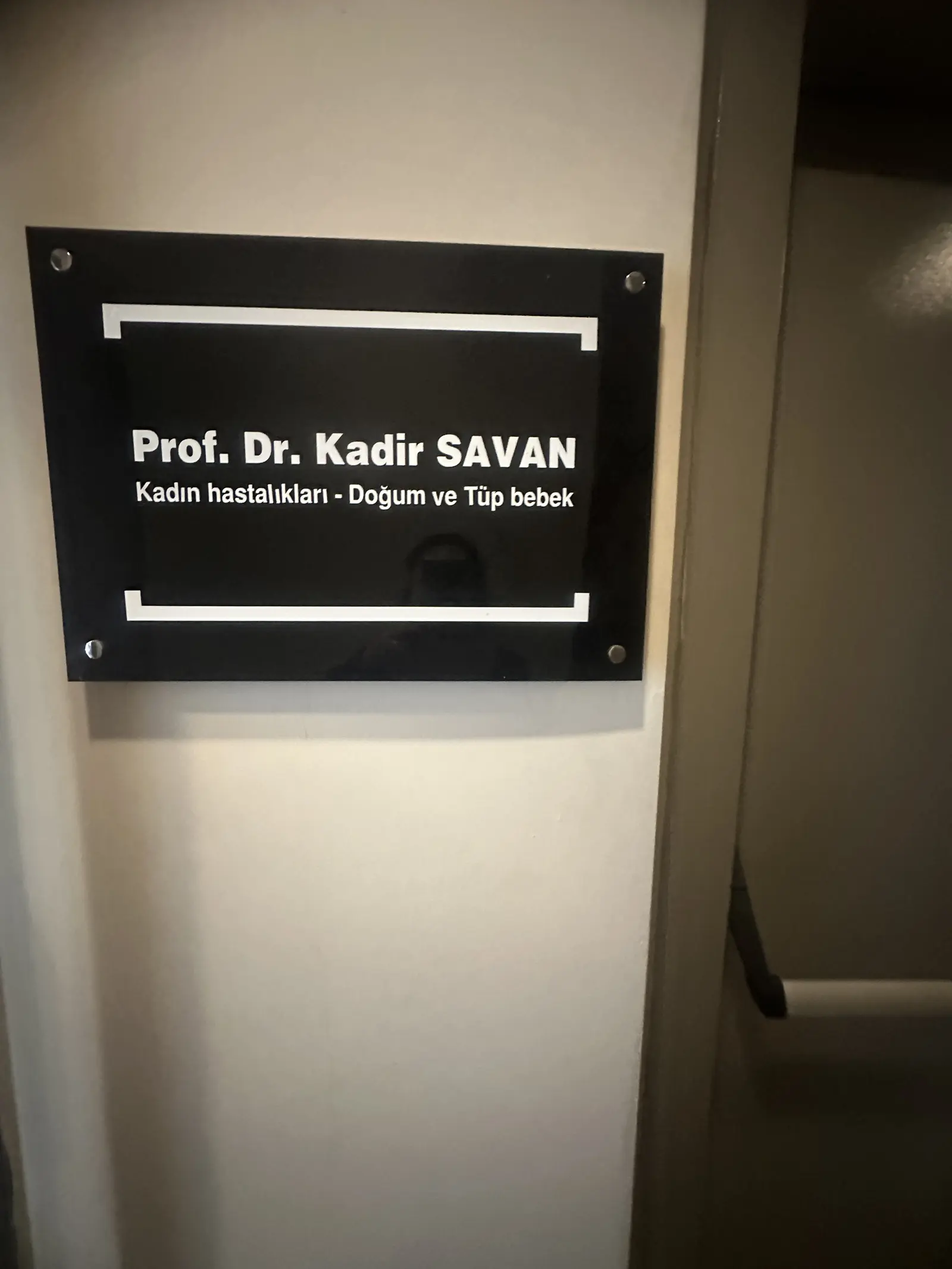 Prof. Dr. Kadir Savan Muayenehanesi