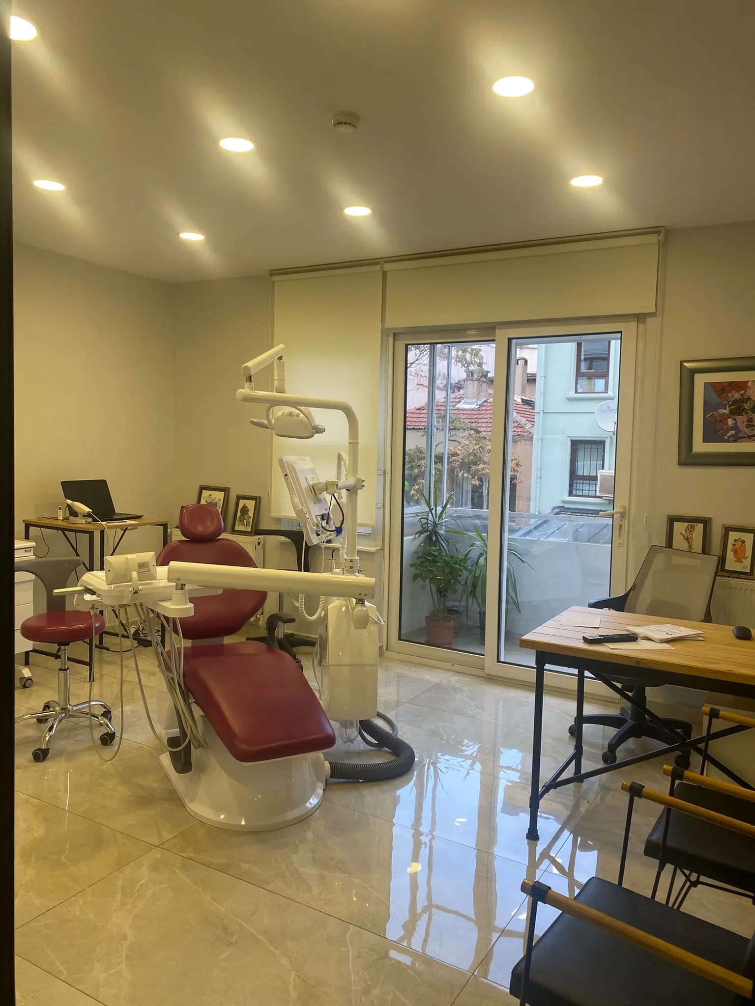 Universal Dent Clinics