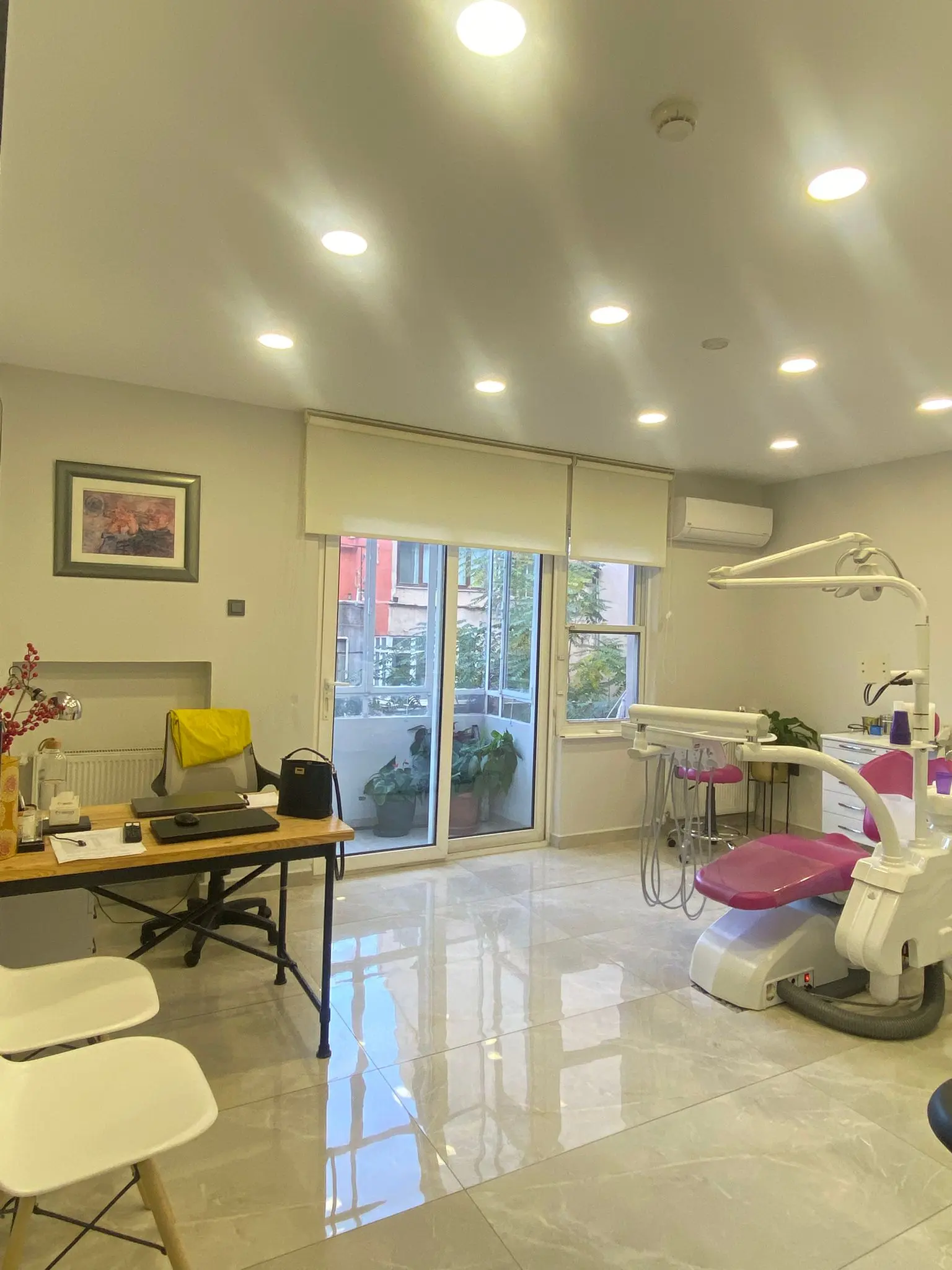 Universal Dent Clinics