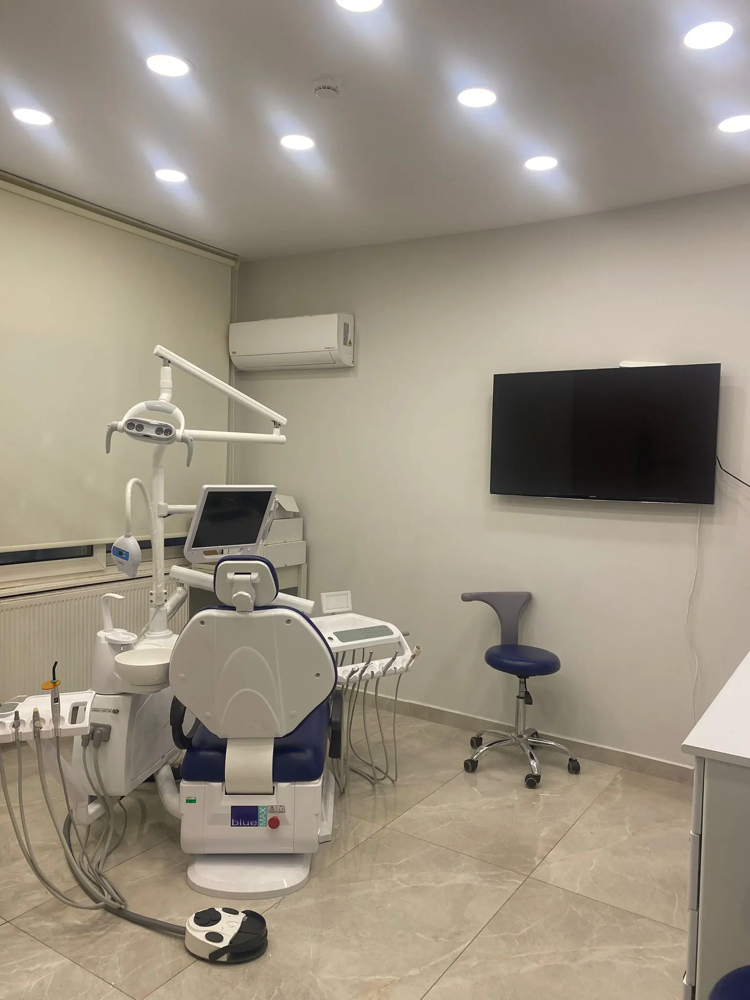 Universal Dent Clinics