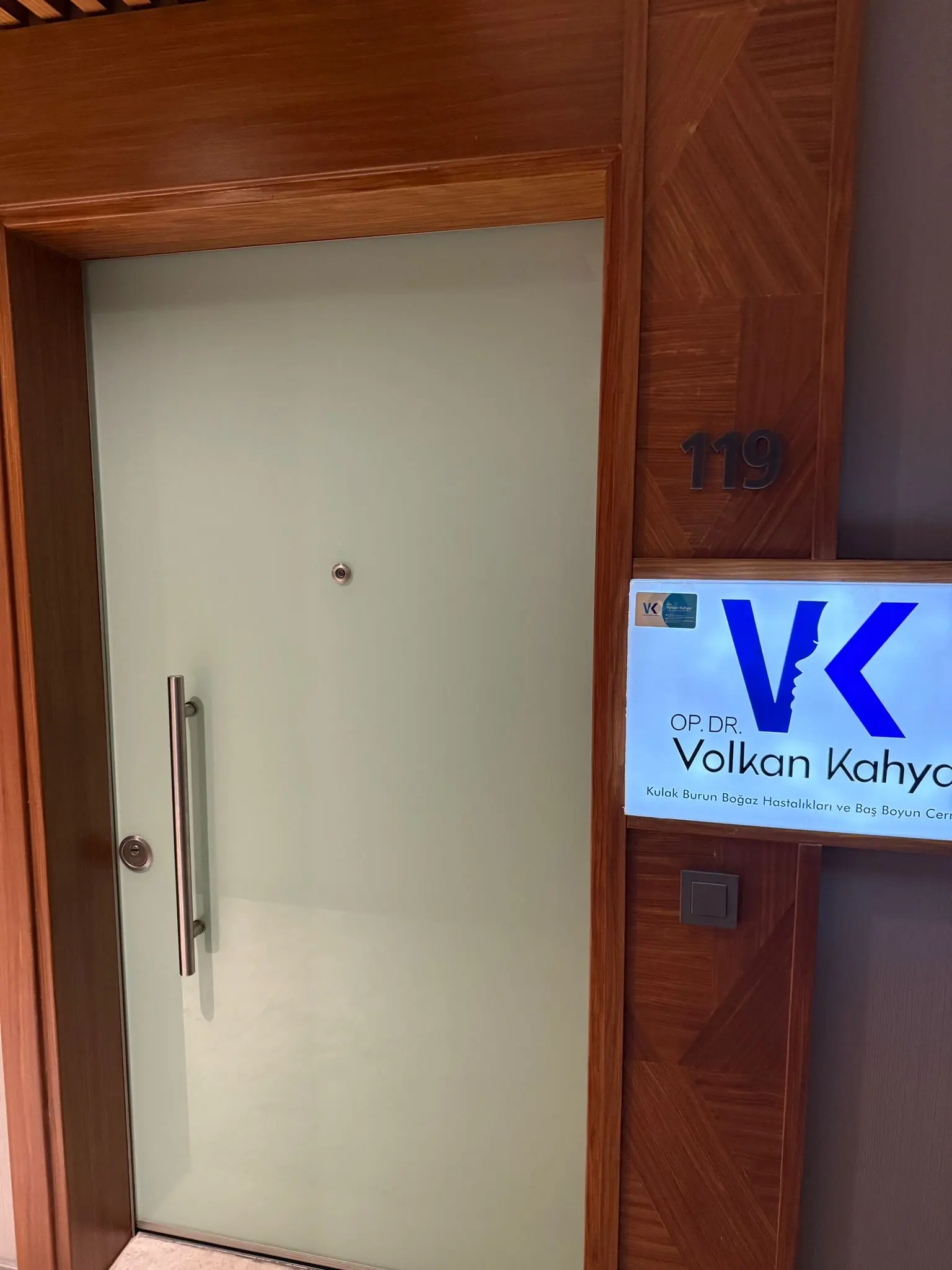 Op.Dr. Volkan Kahya