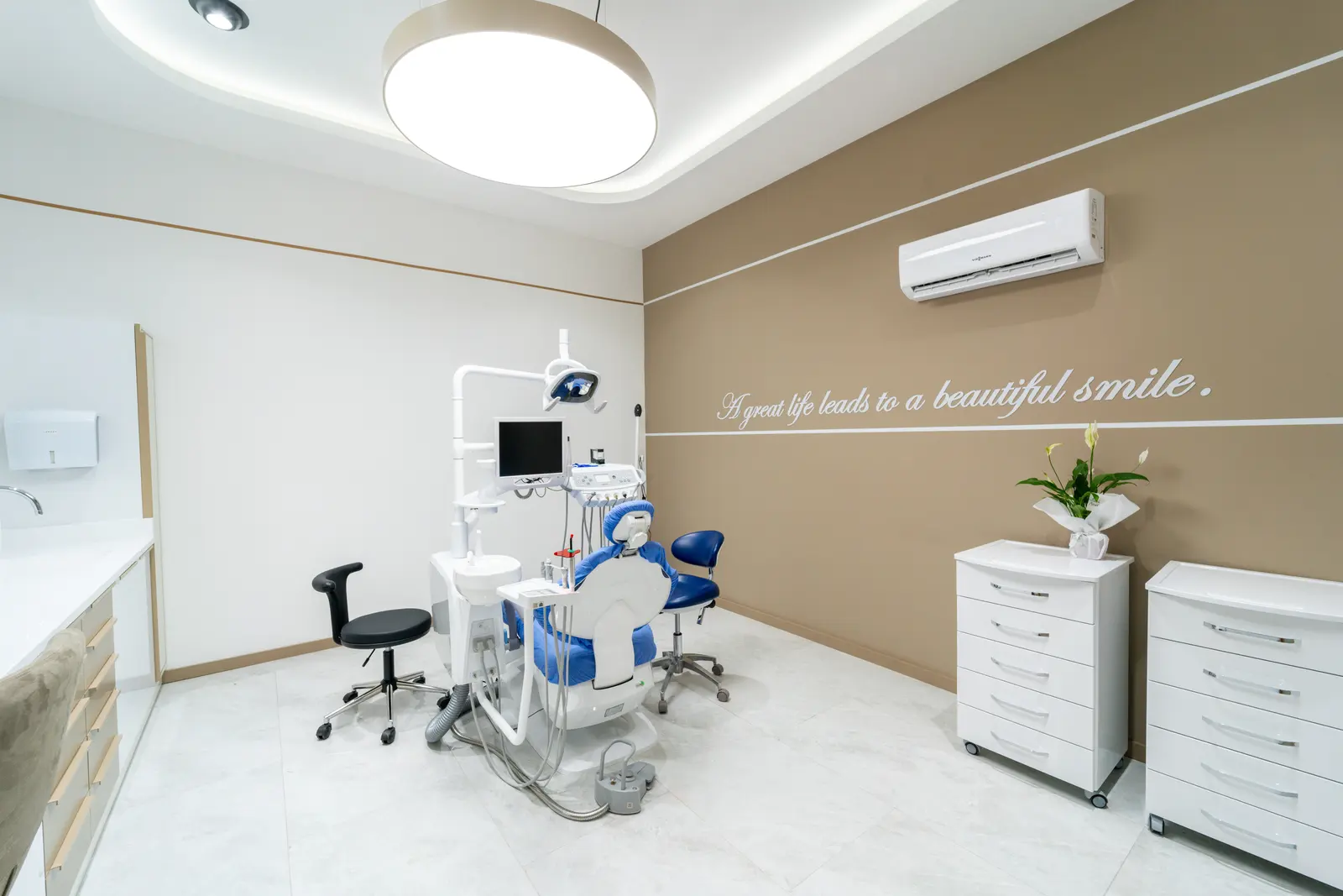 Özel Universal Dental Ağız ve Diş Sağlığı Polikliniği