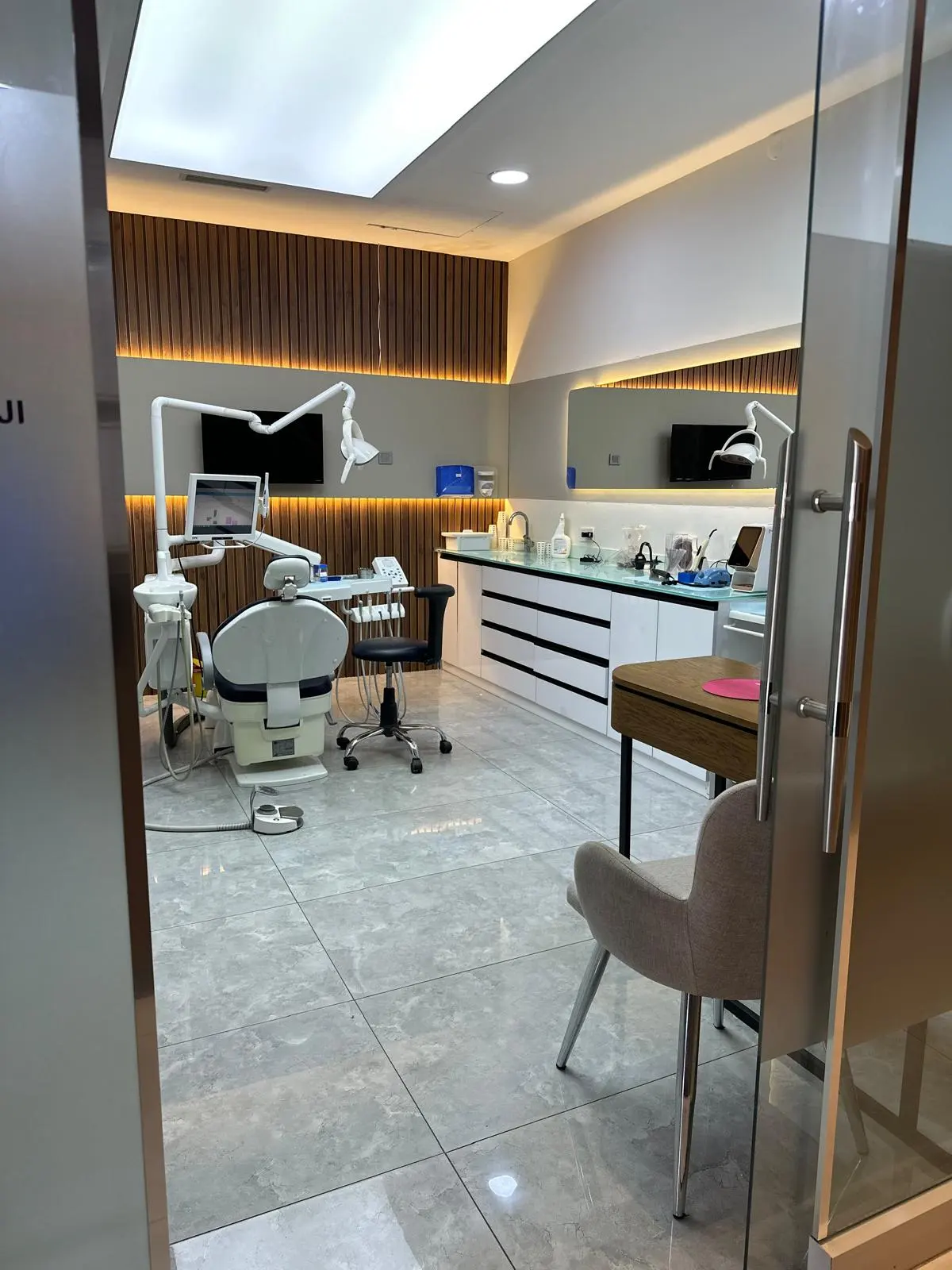 Özel İzmir Dent Ağız ve Diş Sağlığı Polikliniği